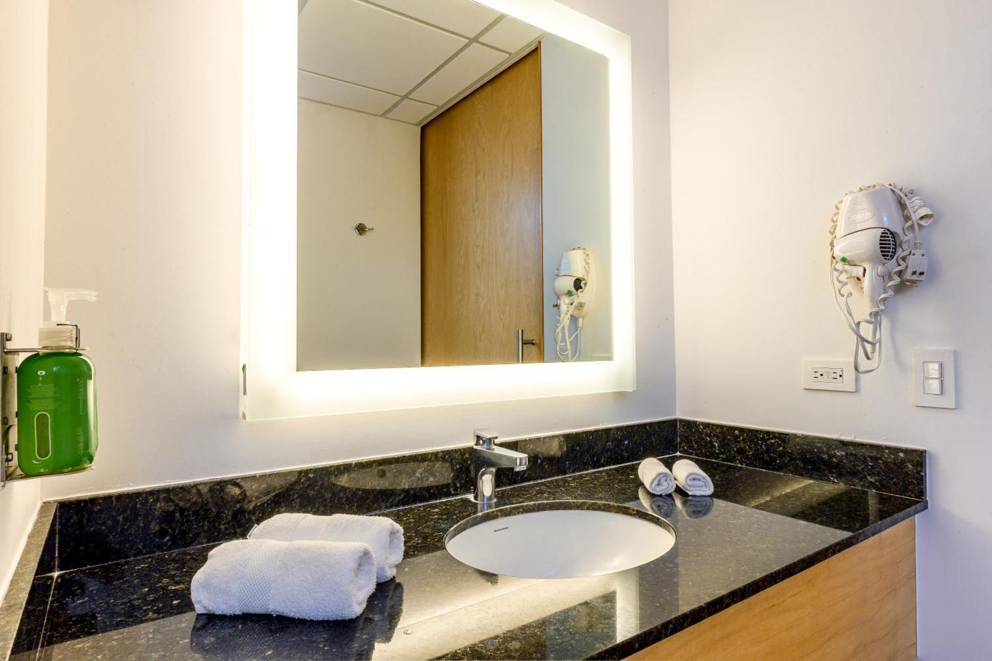 Holiday Inn Express Managua By Ihg Εξωτερικό φωτογραφία